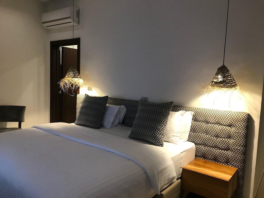 Hotel Maison Rouge Котону Екстериор снимка