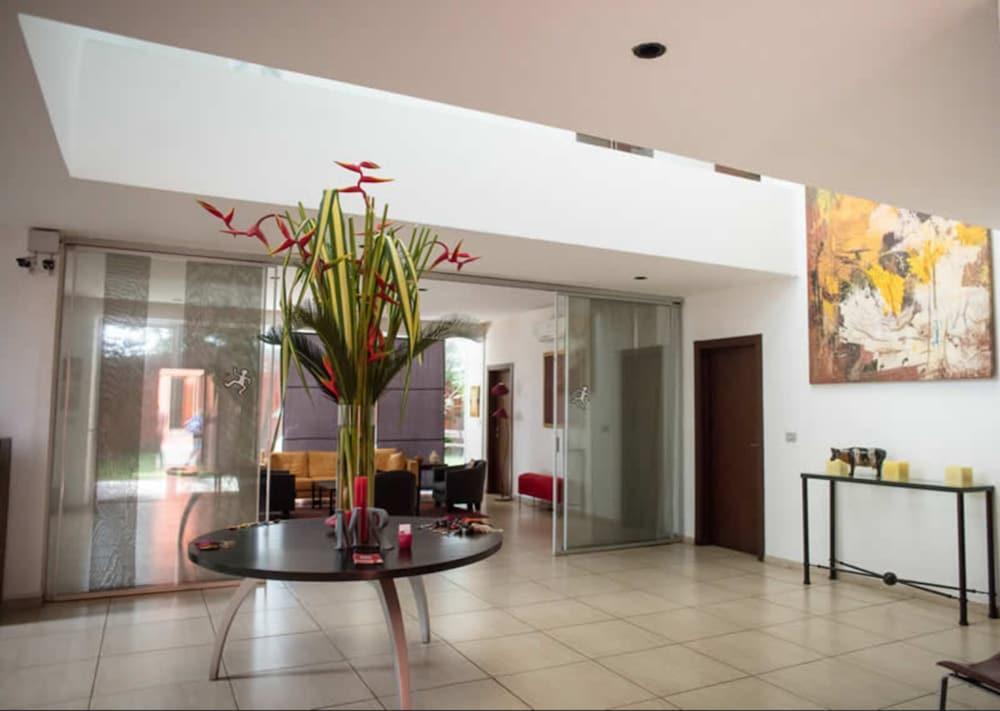 Hotel Maison Rouge Котону Екстериор снимка