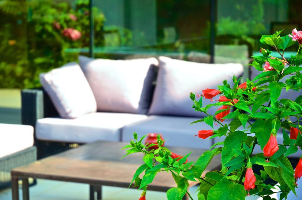 Hotel Maison Rouge Котону Екстериор снимка