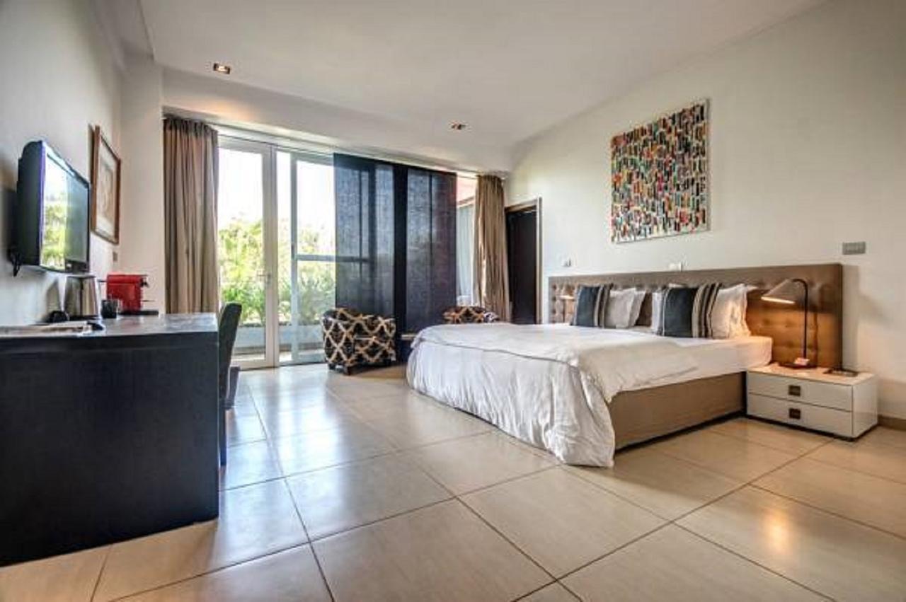Hotel Maison Rouge Котону Екстериор снимка