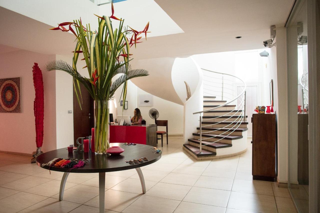 Hotel Maison Rouge Котону Екстериор снимка