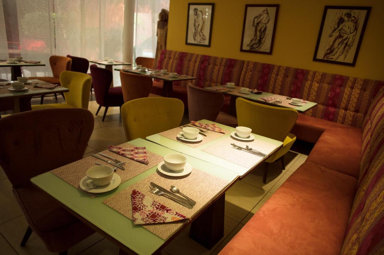 Hotel Maison Rouge Котону Екстериор снимка