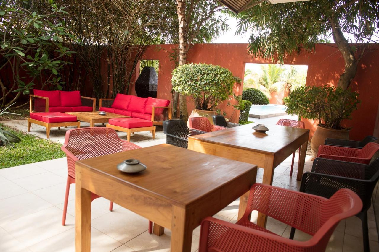 Hotel Maison Rouge Котону Екстериор снимка
