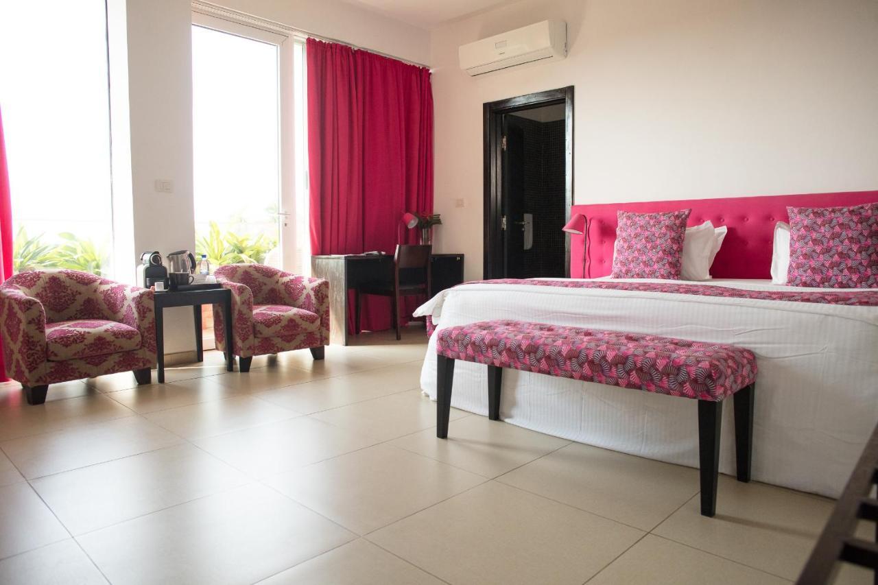 Hotel Maison Rouge Котону Екстериор снимка