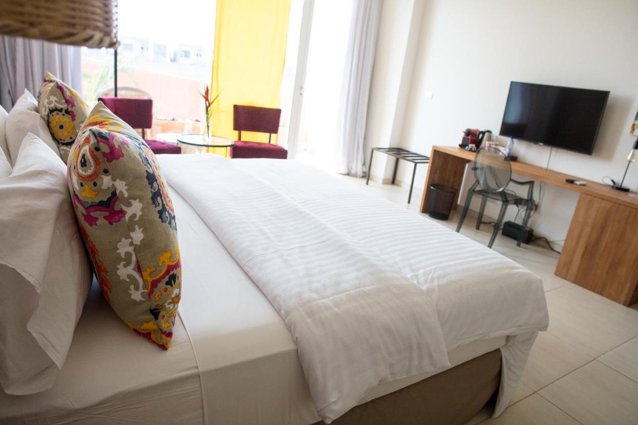 Hotel Maison Rouge Котону Екстериор снимка