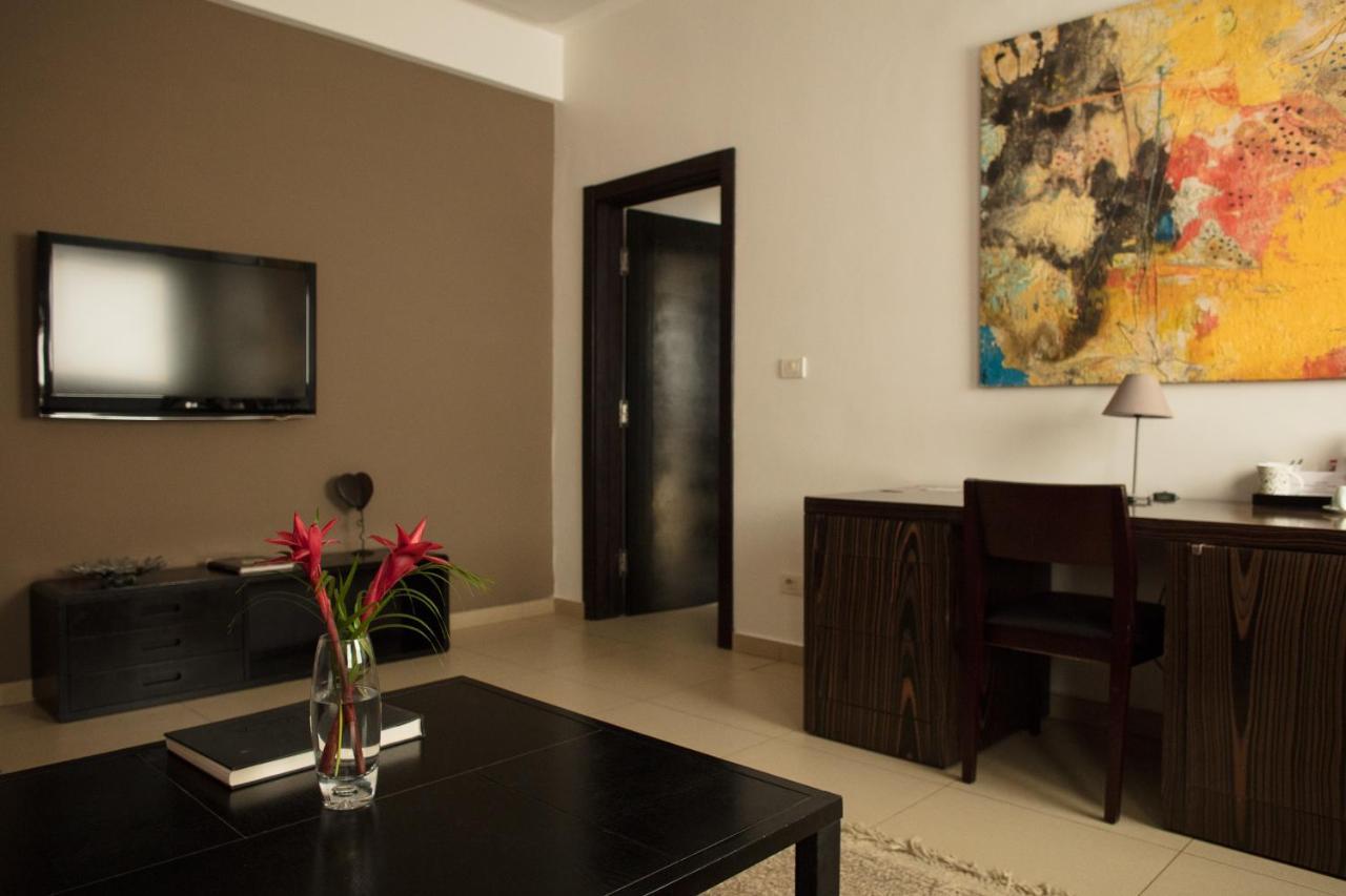 Hotel Maison Rouge Котону Екстериор снимка