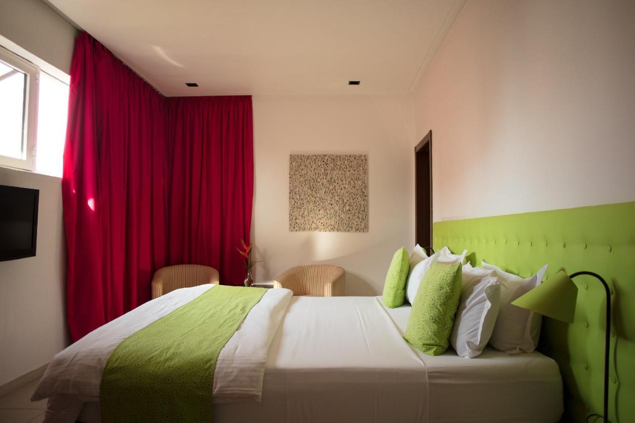 Hotel Maison Rouge Котону Екстериор снимка